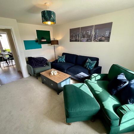 3-Bedroom Luxury Stay With Free Parking Маркет-Гарборо Екстер'єр фото