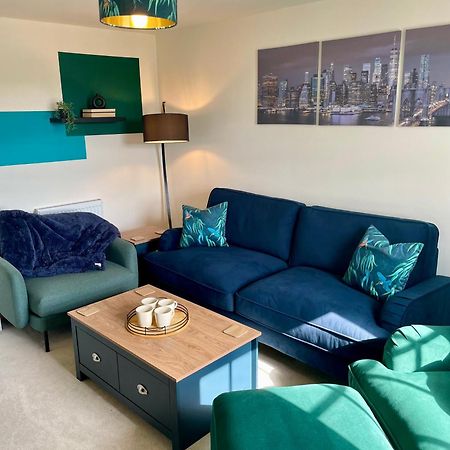 3-Bedroom Luxury Stay With Free Parking Маркет-Гарборо Екстер'єр фото