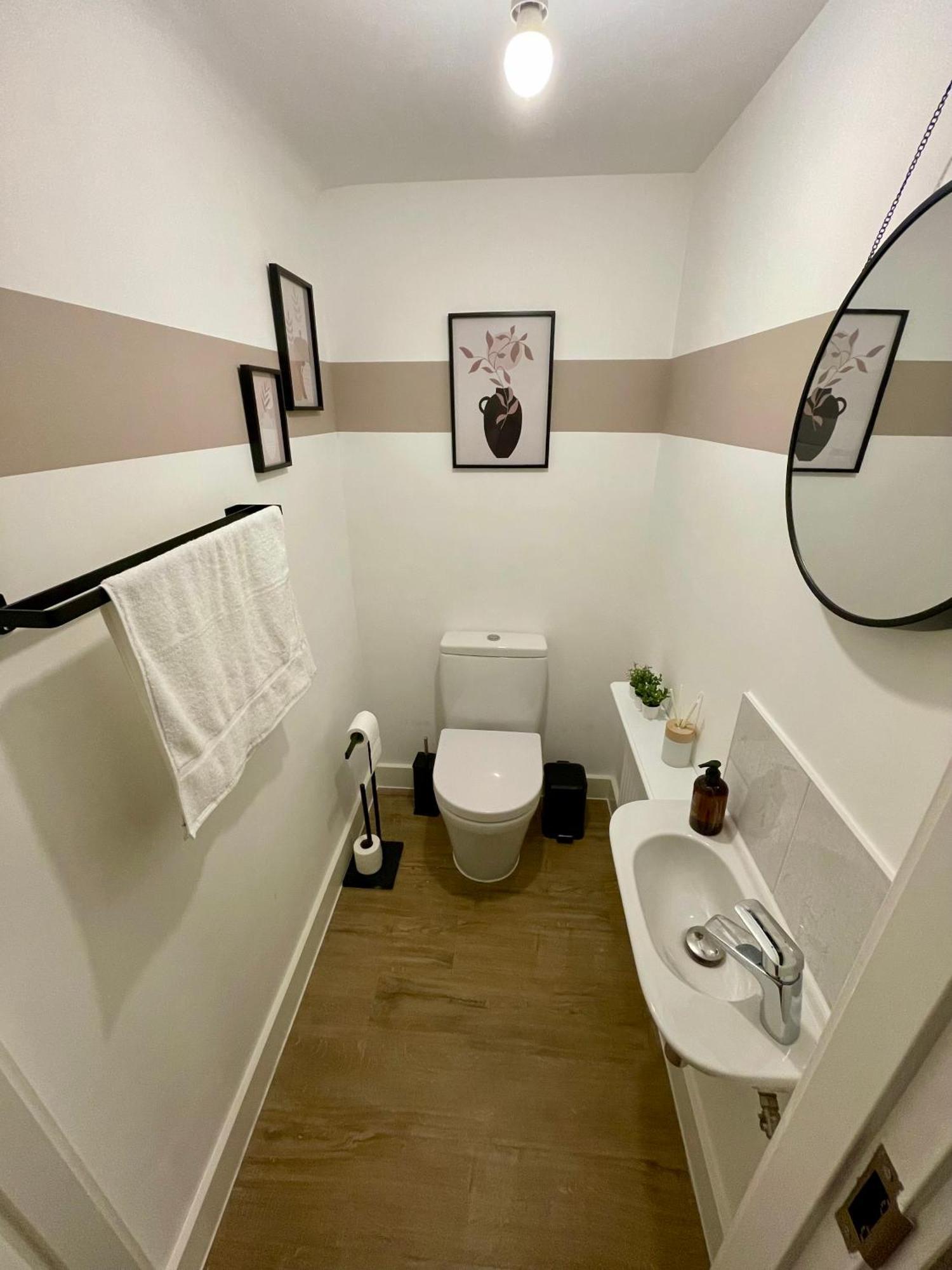 3-Bedroom Luxury Stay With Free Parking Маркет-Гарборо Екстер'єр фото