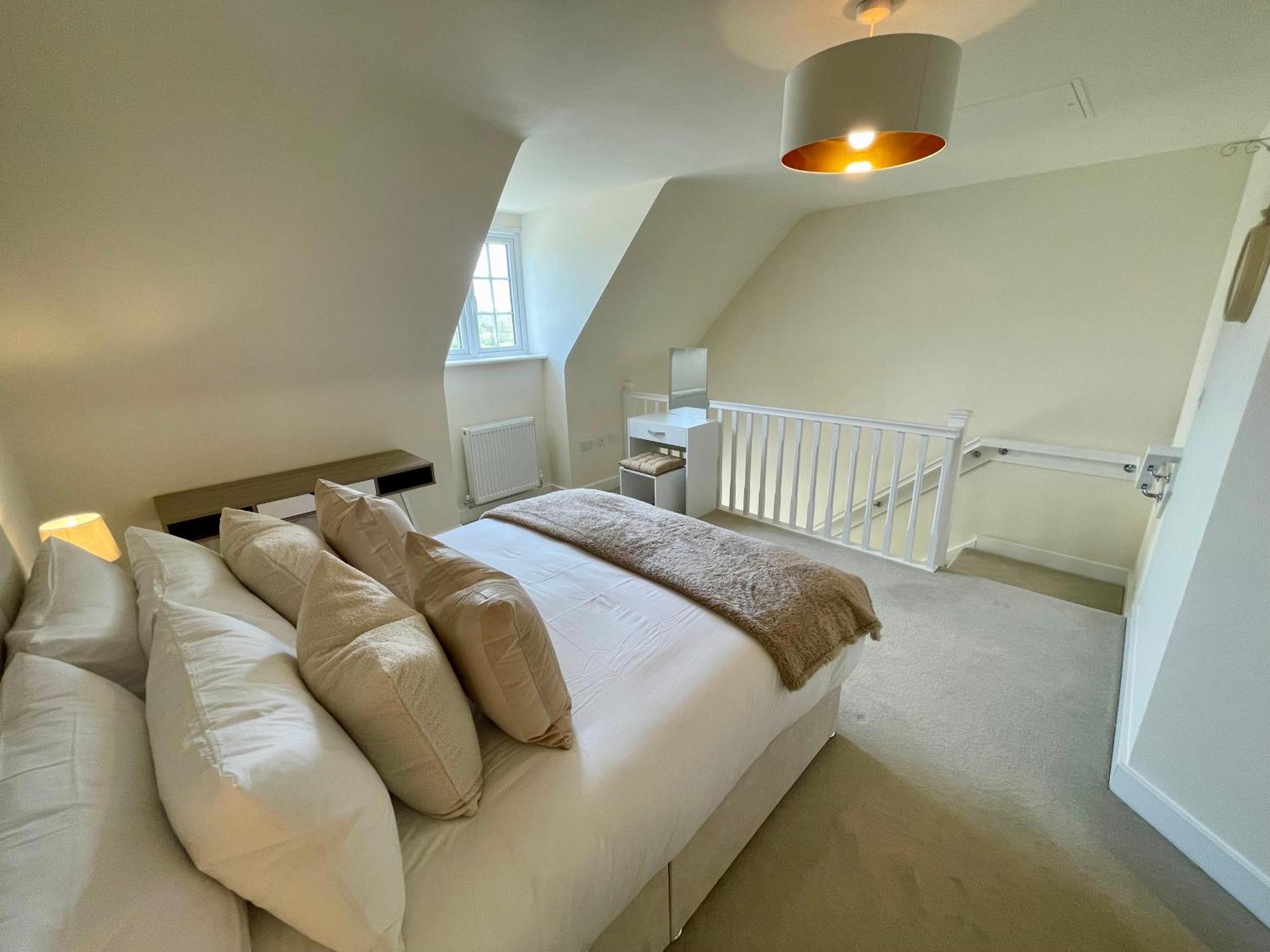 3-Bedroom Luxury Stay With Free Parking Маркет-Гарборо Екстер'єр фото