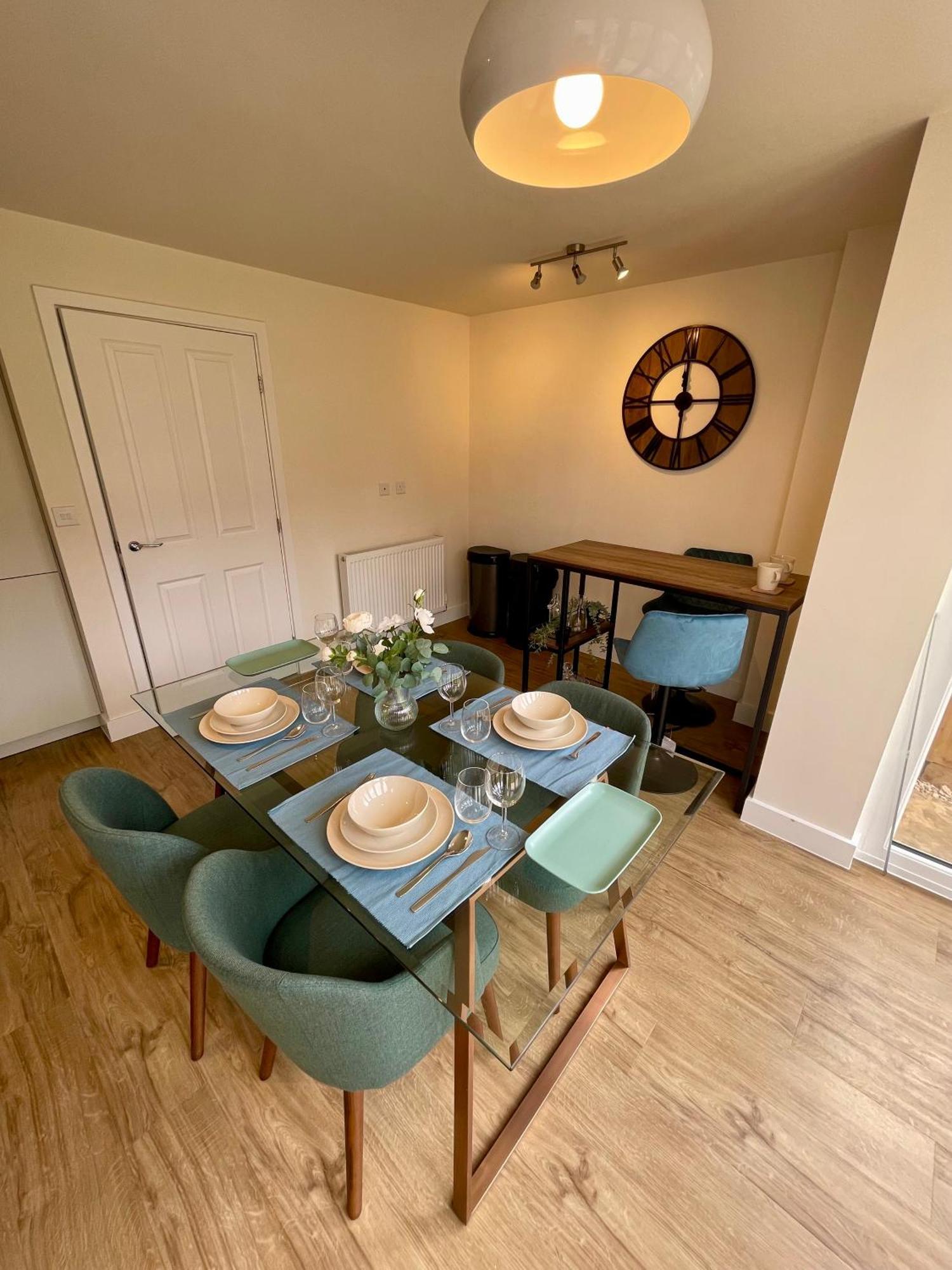 3-Bedroom Luxury Stay With Free Parking Маркет-Гарборо Екстер'єр фото